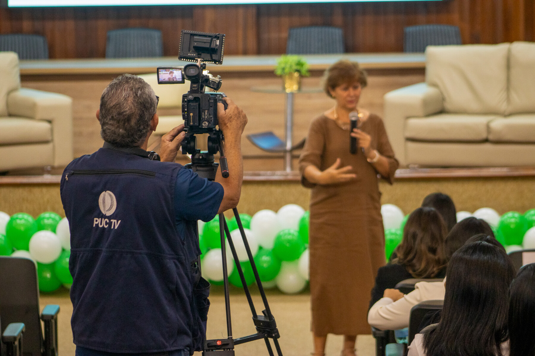 Dra. Maria Márcia Bachion, professora titular da Faculdade de Enfermagem UFG ministrou a palestra magna a palestra magna A enfermagem que lidera o cuidado.jpg